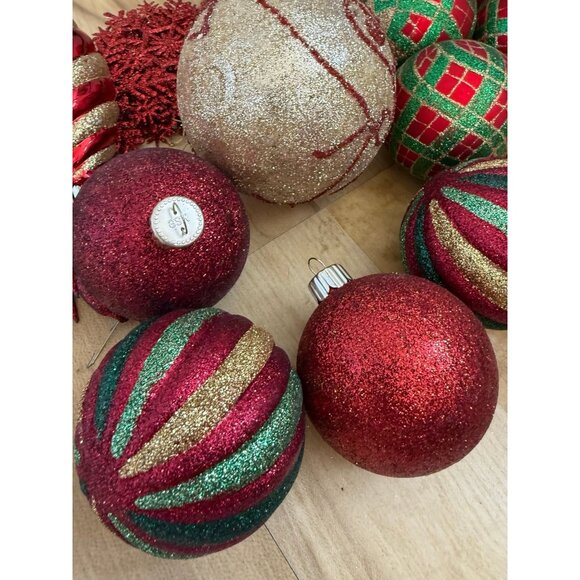 Lot of red Christmas plastic ornaments - Picture 3 of 7